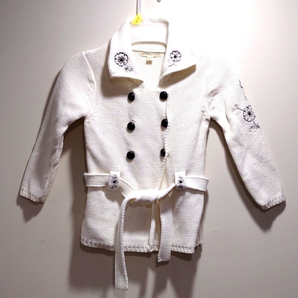 The Eagle's Eyes Girl’s Off-White Sweater, Designed Brown Buttons, Kids M(5-6)